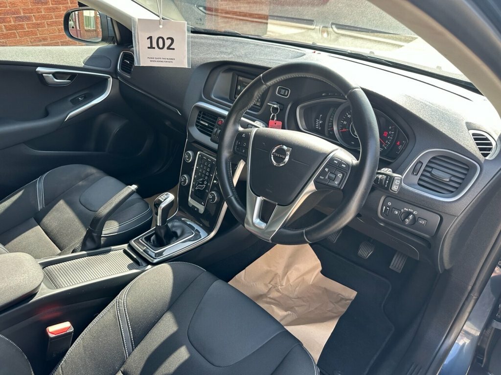 Volvo V40 2L Momentum Blue #3