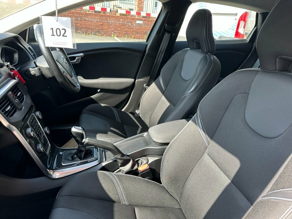 Volvo V40 2L Momentum Blue #4
