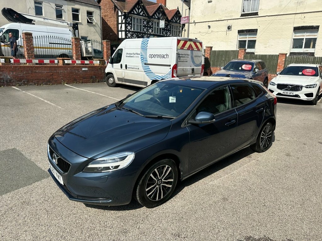 Volvo V40 2L Momentum Blue