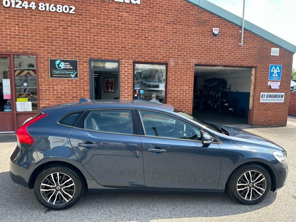 Volvo V40 2L Momentum Blue #2