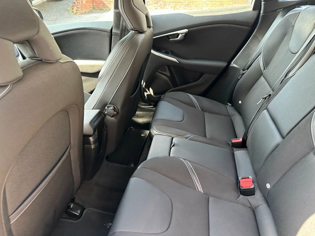Volvo V40 2L Momentum Blue #5
