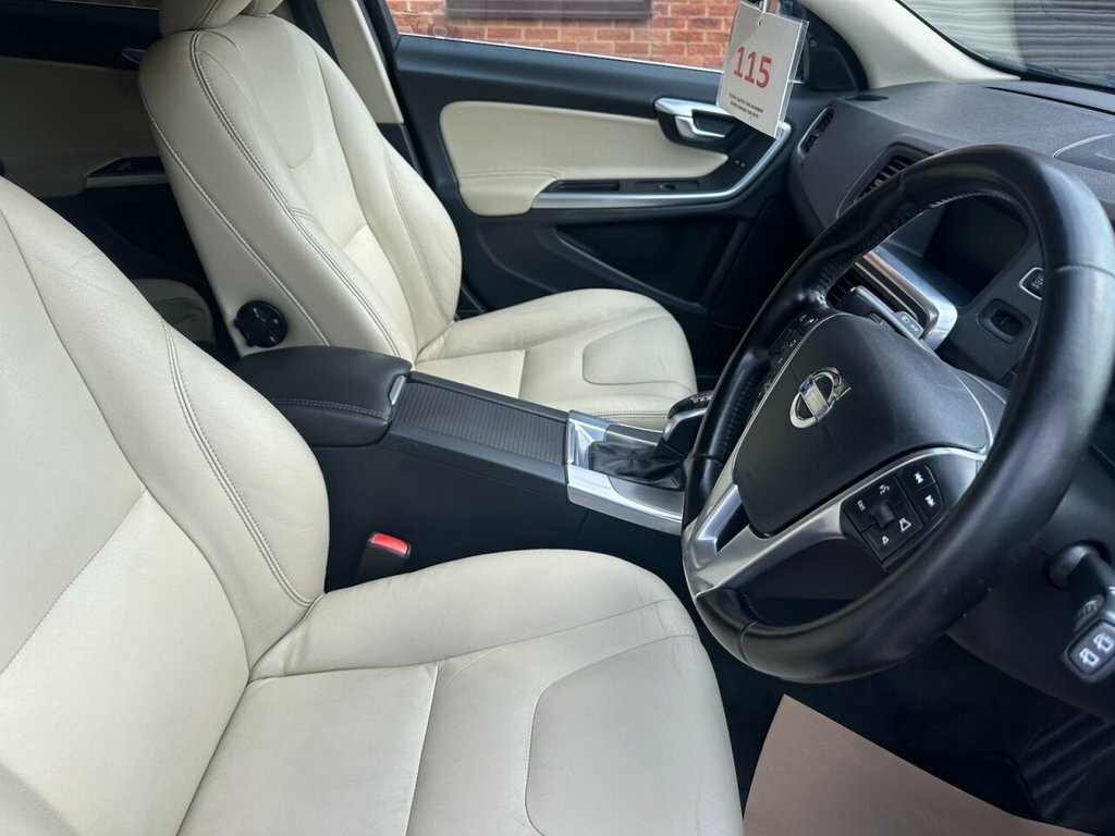 Volvo V60 2.4L Se Lux Nav Black #3