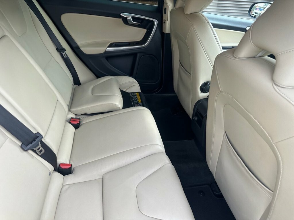 Volvo V60 2.4L Se Lux Nav Black #5