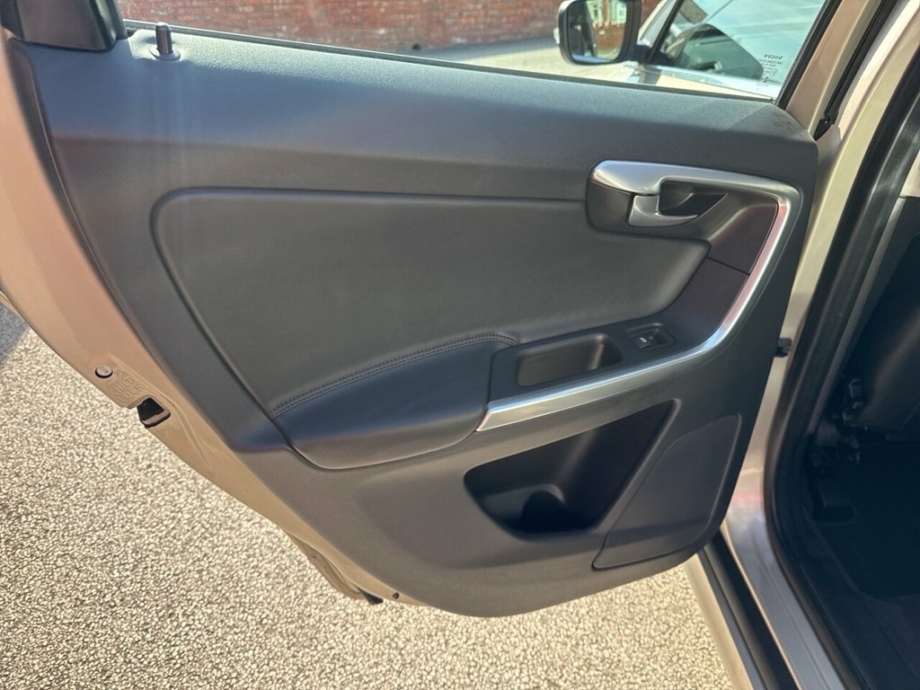 Volvo XC60 D4 R-design Nav Awd Black #33