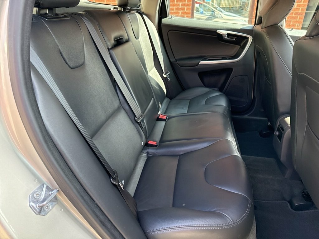 Volvo XC60 2L Se Lux Nav Gold #6
