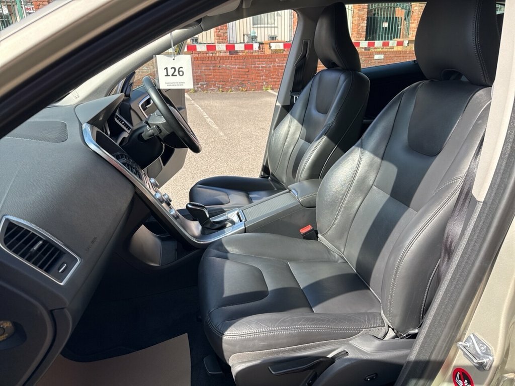 Volvo XC60 2L Se Lux Nav Gold #5