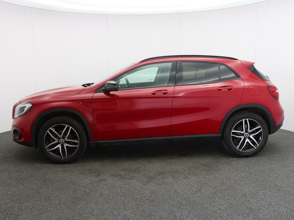 Mercedes-Benz GLA Class 180 Urban Edition BJ69OSO Red #4