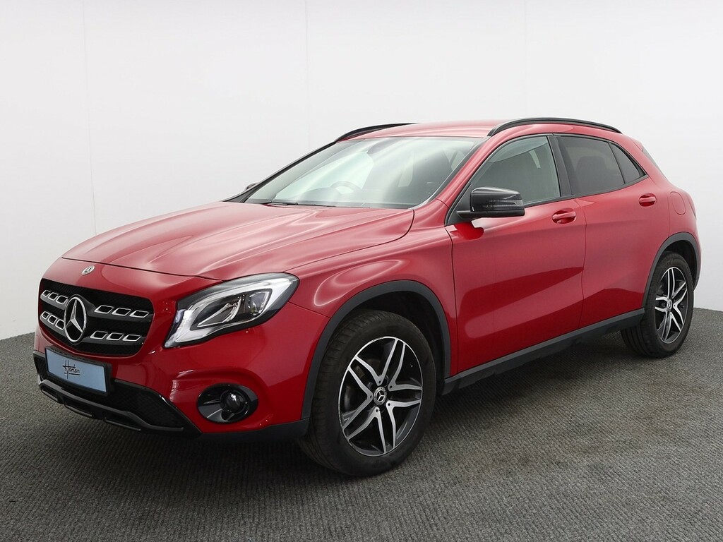 Mercedes-Benz GLA Class 180 Urban Edition BJ69OSO Red #3