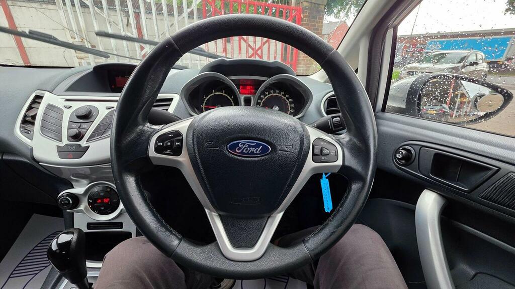 Ford Fiesta 1.25 Zetec 82 Red #20