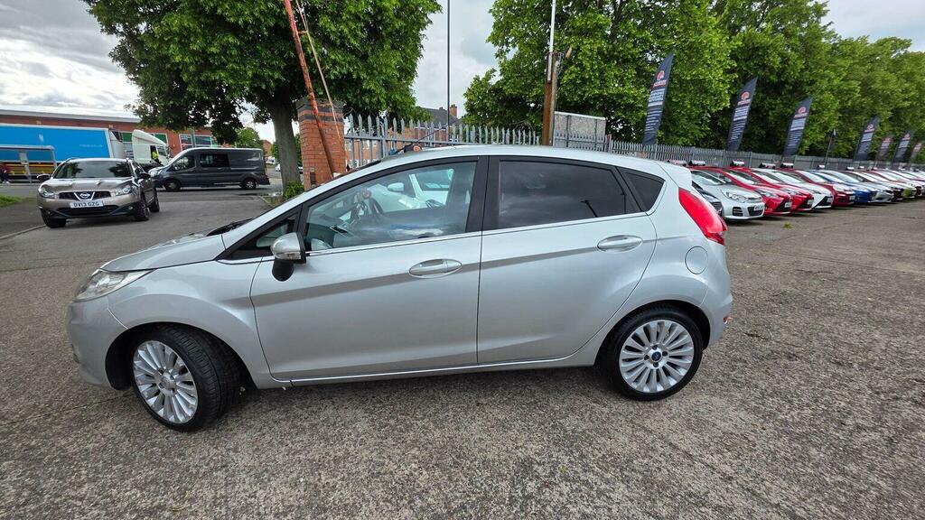 Ford Fiesta 1.25 Zetec 82 Red #16