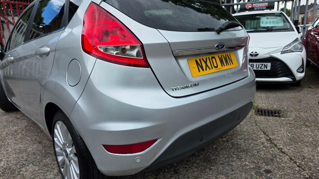 Ford Fiesta 1.25 Zetec 82 Red #9