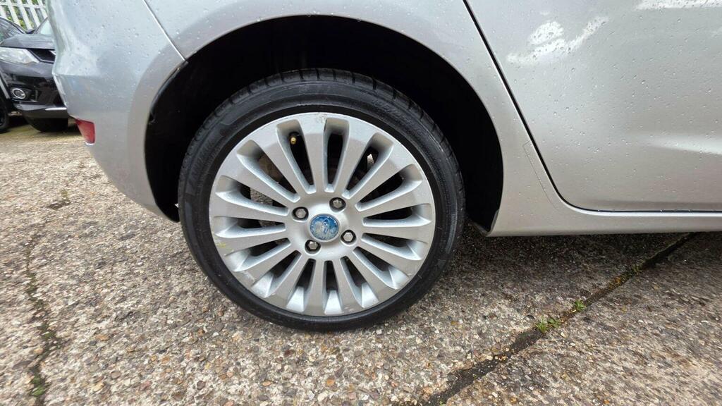 Ford Fiesta 1.25 Zetec 82 Red #35