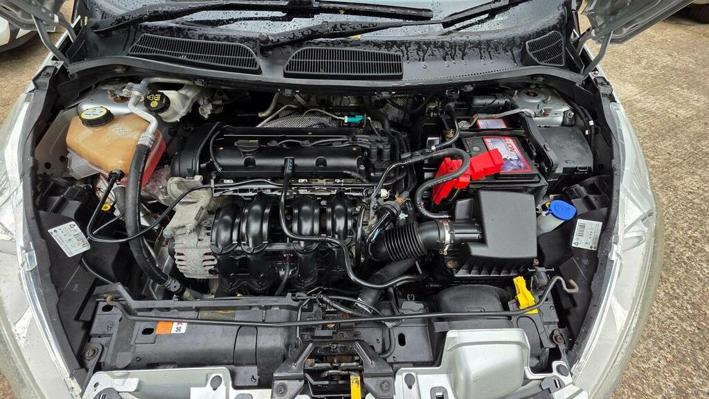 Ford Fiesta 1.25 Zetec 82 Red #32