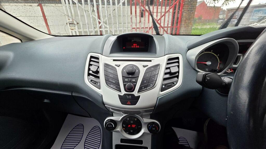 Ford Fiesta 1.25 Zetec 82 Red #18