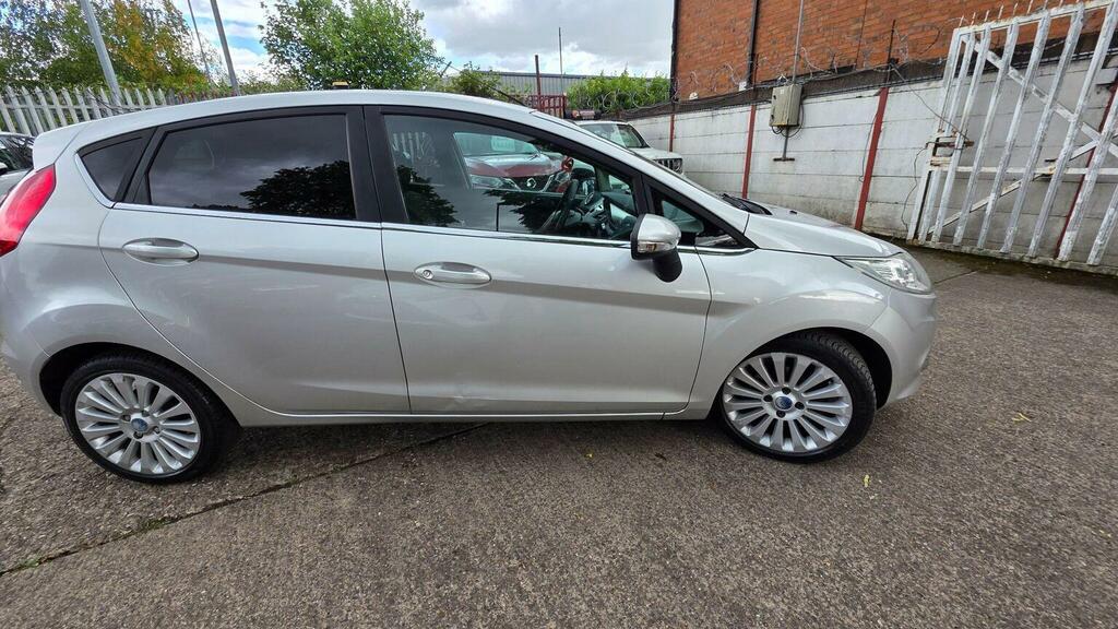 Ford Fiesta 1.25 Zetec 82 Red #15