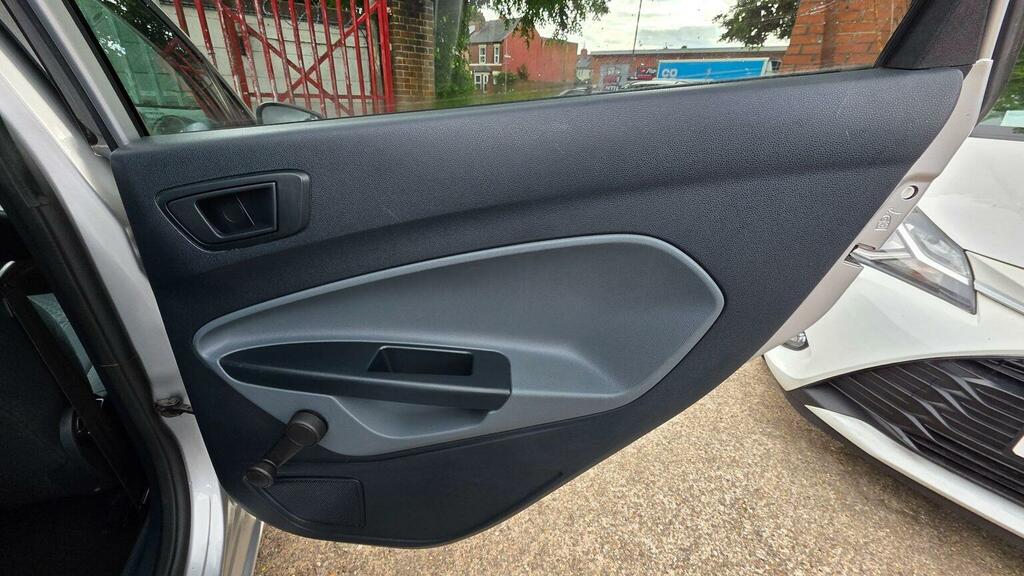 Ford Fiesta 1.25 Zetec 82 Red #30