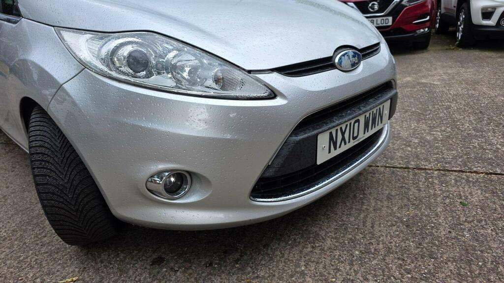 Ford Fiesta 1.25 Zetec 82 Red #8