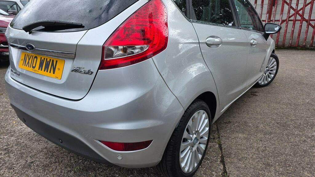 Ford Fiesta 1.25 Zetec 82 Red #10