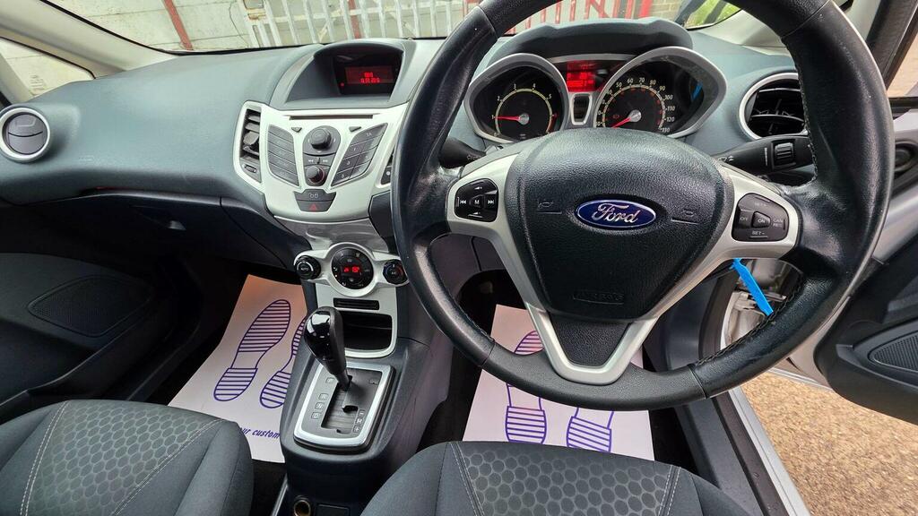Ford Fiesta 1.25 Zetec 82 Red #17