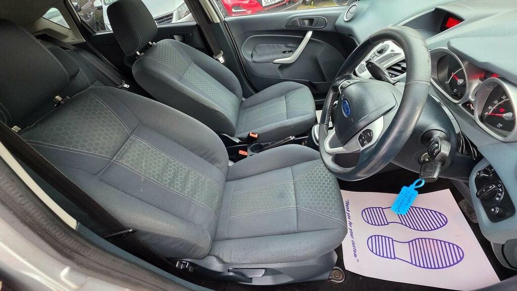 Ford Fiesta 1.25 Zetec 82 Red #22