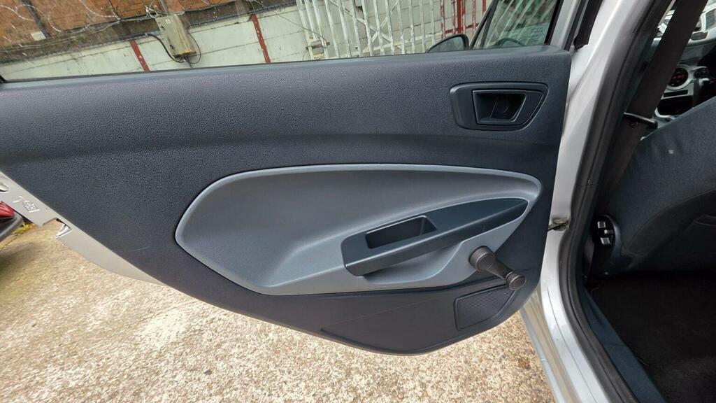 Ford Fiesta 1.25 Zetec 82 Red #29
