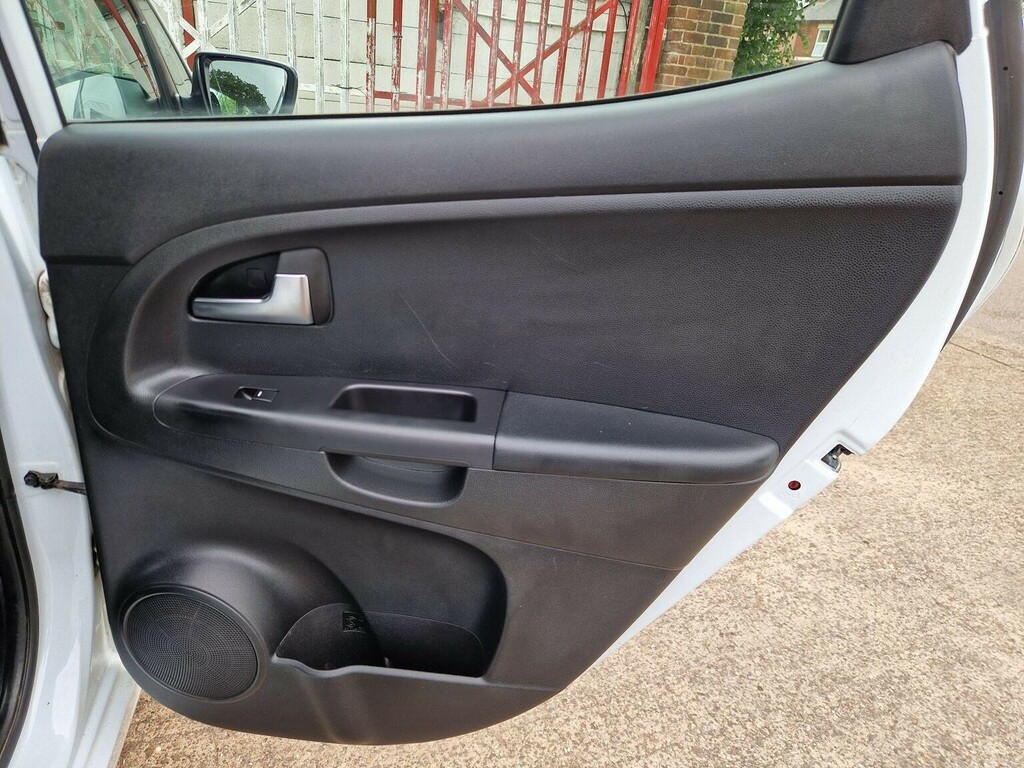 Kia Venga Mpv 1.6 4 Euro 6 201665 Silver #30
