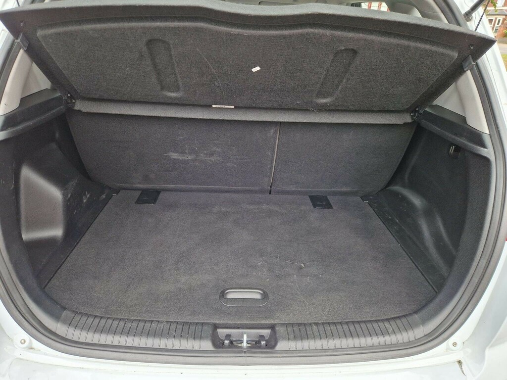 Kia Venga Mpv 1.6 4 Euro 6 201665 Silver #32