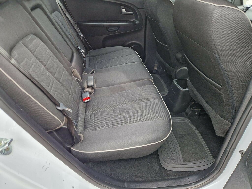 Kia Venga Mpv 1.6 4 Euro 6 201665 Silver #22