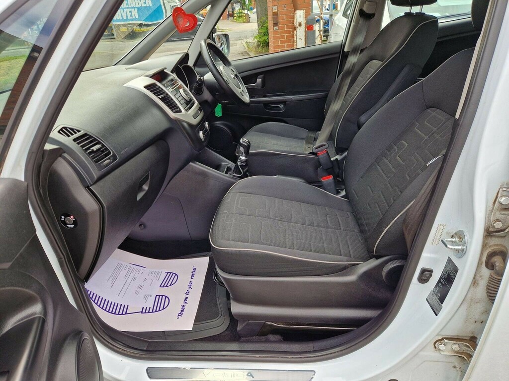 Kia Venga Mpv 1.6 4 Euro 6 201665 Silver #24