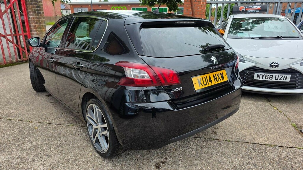 Peugeot 308 1.6 E-hdi Feline Euro 5 Ss Black #4