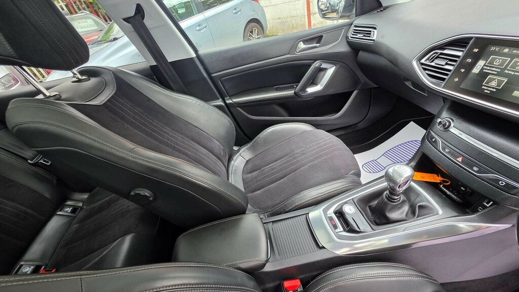 Peugeot 308 Convertible  #35