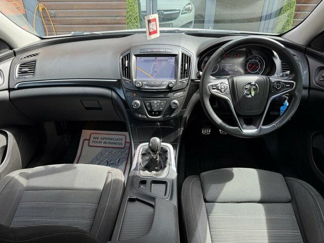 Vauxhall Insignia 2.0 Cdti Sri Nav Hatchback Euro DV16VPA White #3