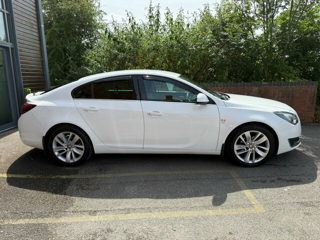 Vauxhall Insignia 2.0 Cdti Sri Nav Hatchback Euro DV16VPA White #4