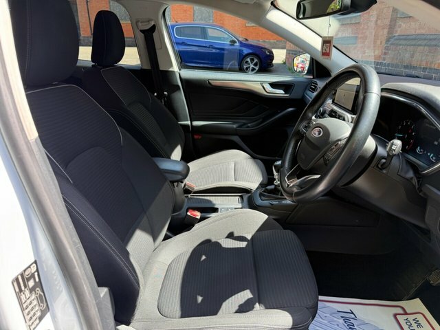 Ford Focus 1.0T Ecoboost Titanium Hatchback EF19OOA White #6