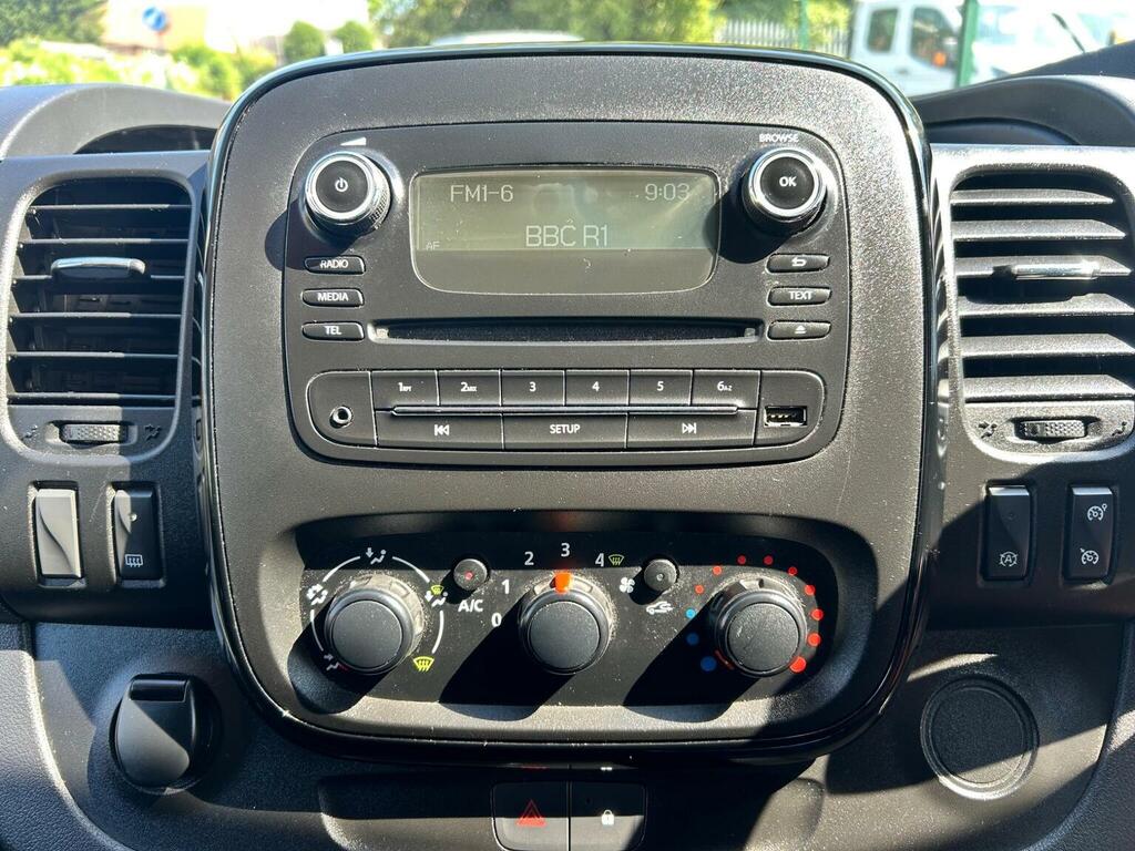 Vauxhall Vivaro 1.6L Null White #18