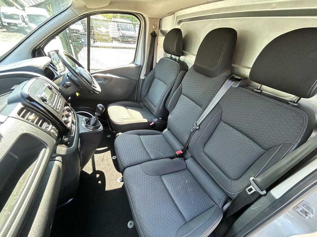 Vauxhall Vivaro 1.6L Null White #10