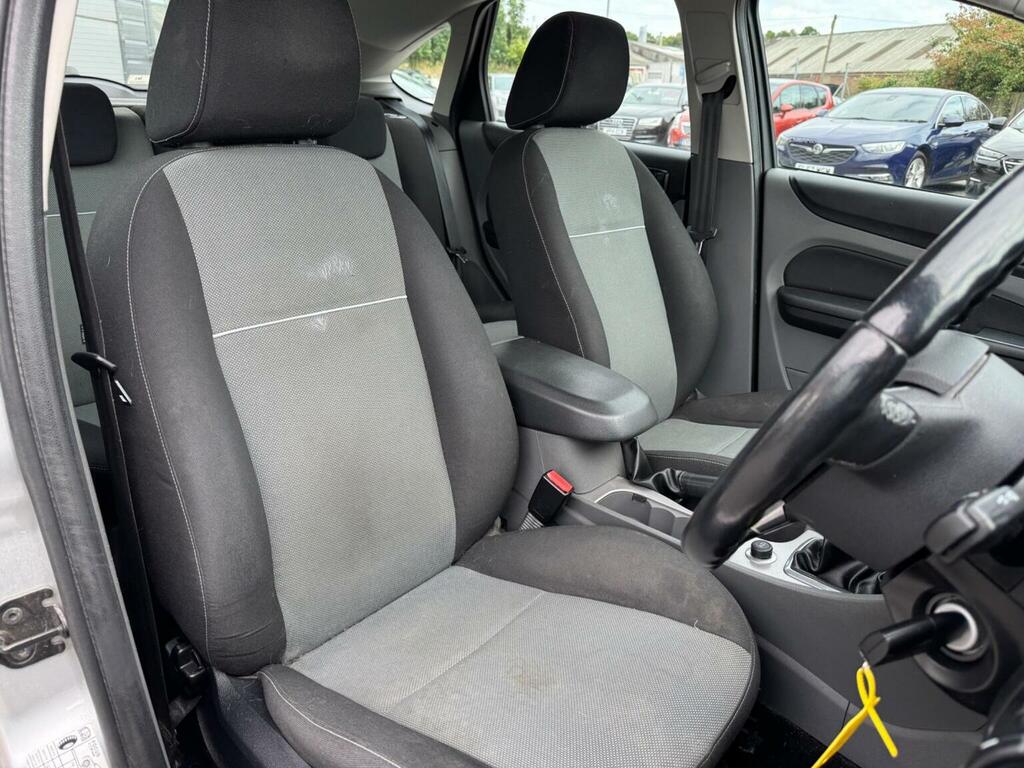 Ford Focus 1.8 Zetec AO11LKU Silver #2