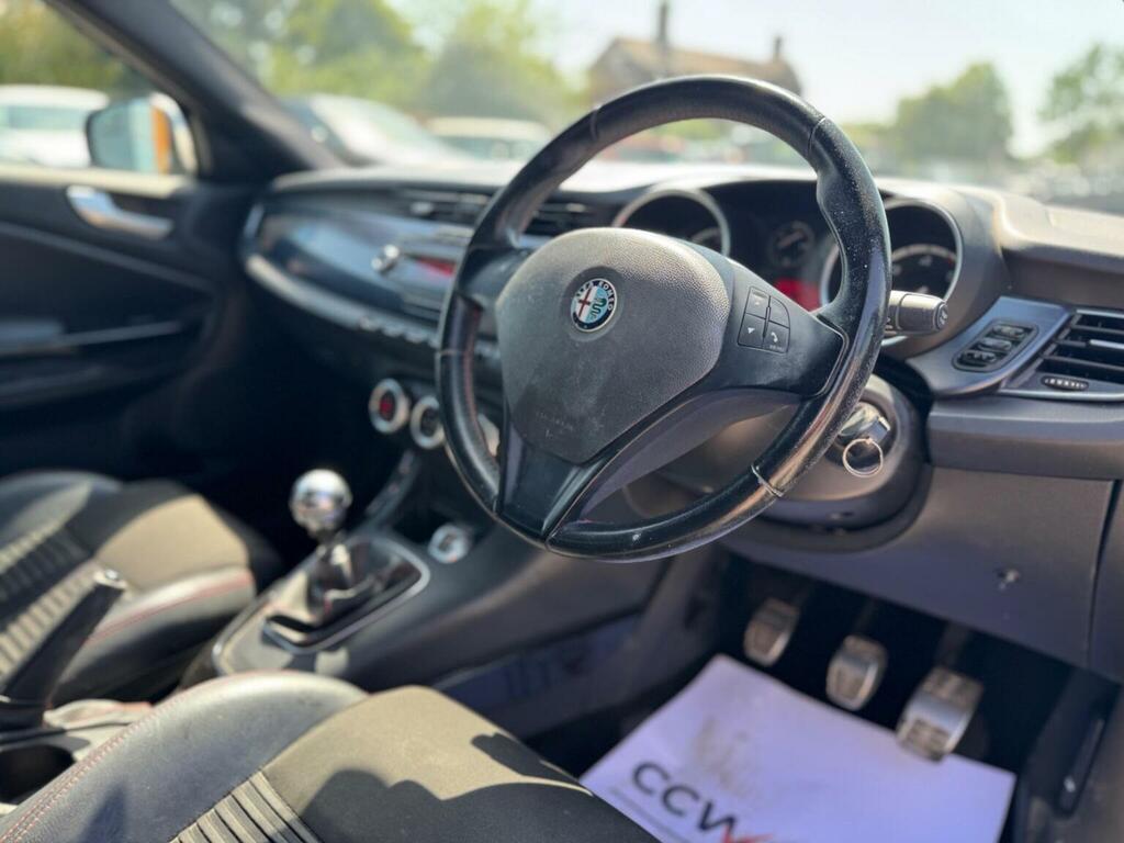 Alfa Romeo Giulietta Hatchback Red #9