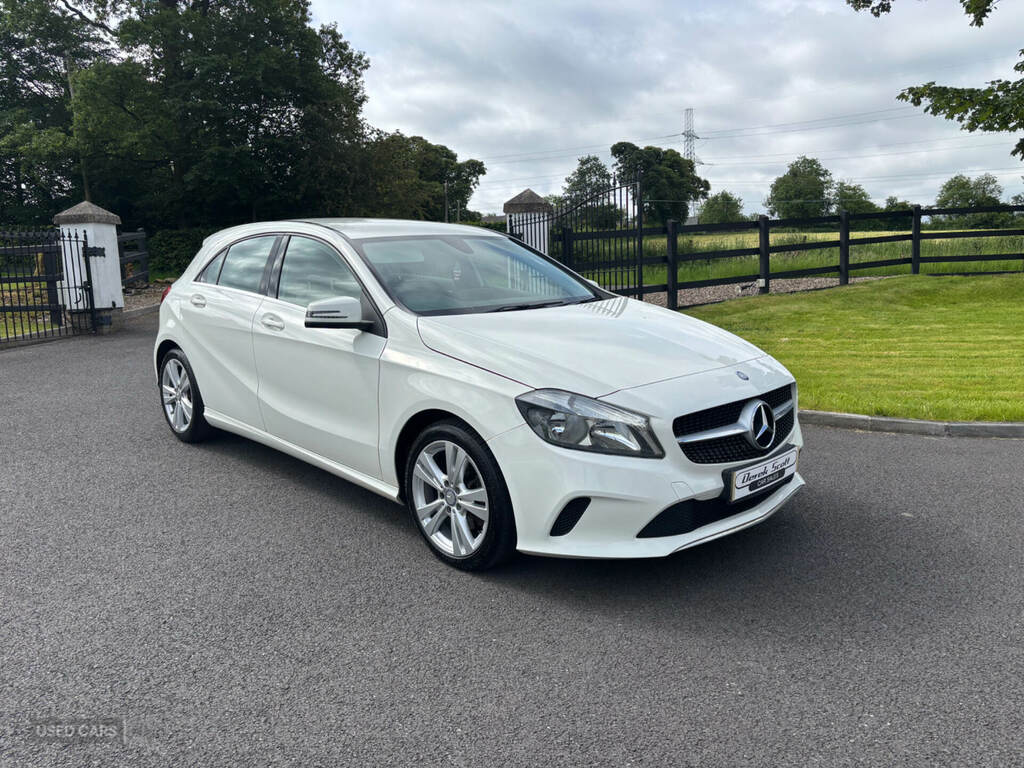 Mercedes-Benz A Class 1.5 A 180 D Amg Line Premium Plus 107 Bhp Green #4