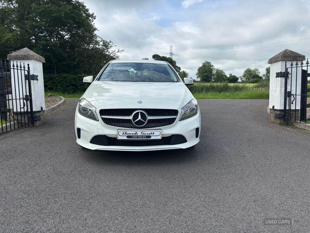 Mercedes-Benz A Class 1.5 A 180 D Amg Line Premium Plus 107 Bhp Green #5