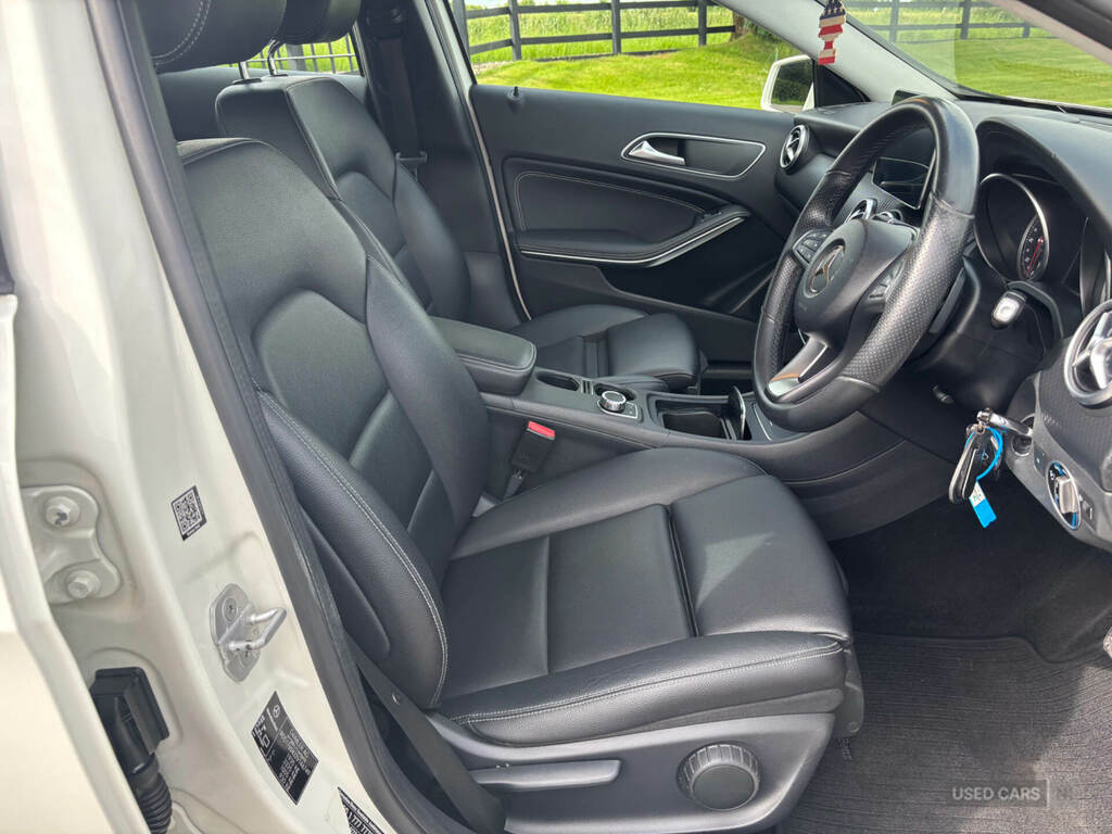 Mercedes-Benz A Class 1.5 A 180 D Amg Line Premium Plus 107 Bhp Green #6