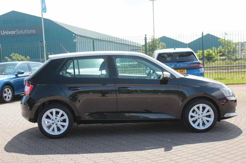 Skoda Fabia 1.0 Tsi Colour Edition - 2018 18 KR18UFX Black #4
