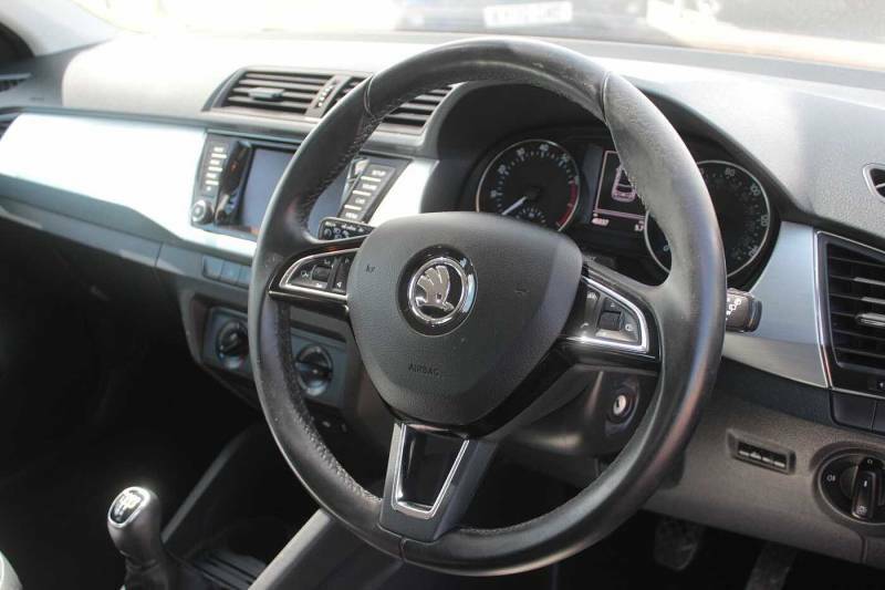 Skoda Fabia 1.0 Tsi Colour Edition - 2018 18 KR18UFX Black #6