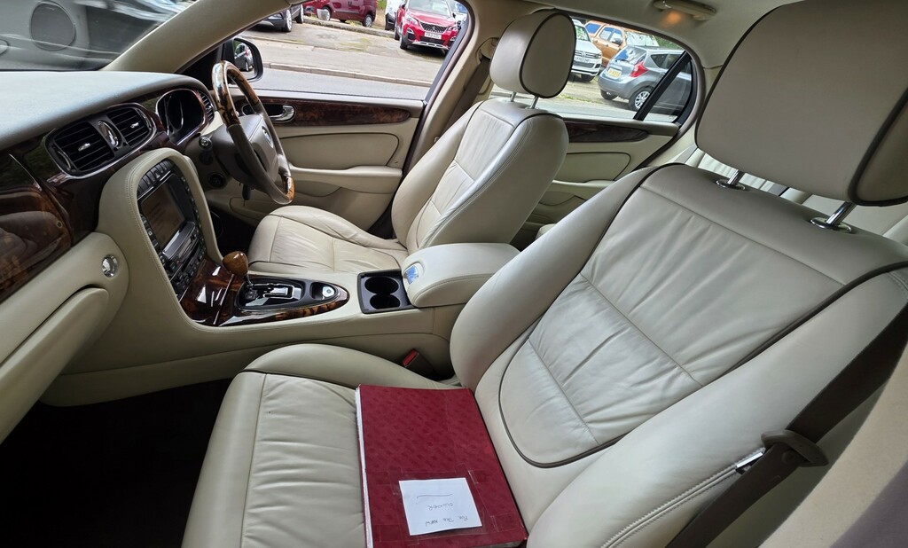 Jaguar XJ Saloon Black #8