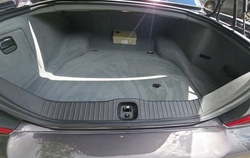 Jaguar XJ Saloon Black #10