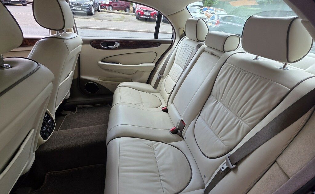 Jaguar XJ Saloon Black #19
