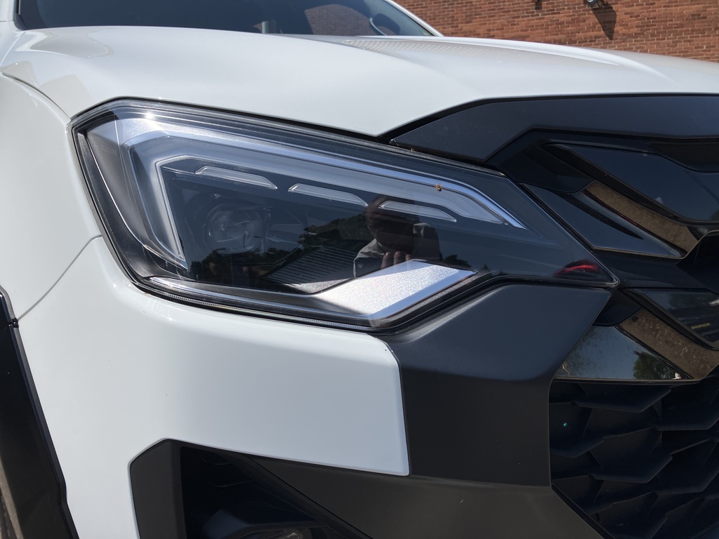 Isuzu D-Max 1.9 V-cross Double Cab 4X4 AU74ZFZ White #6