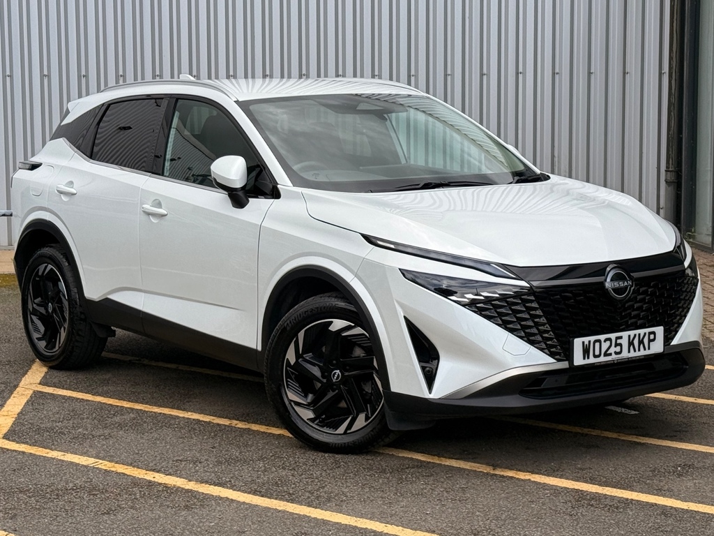 Nissan Qashqai 1.3 Dig-t Mh 158 N-connecta Xtronic White