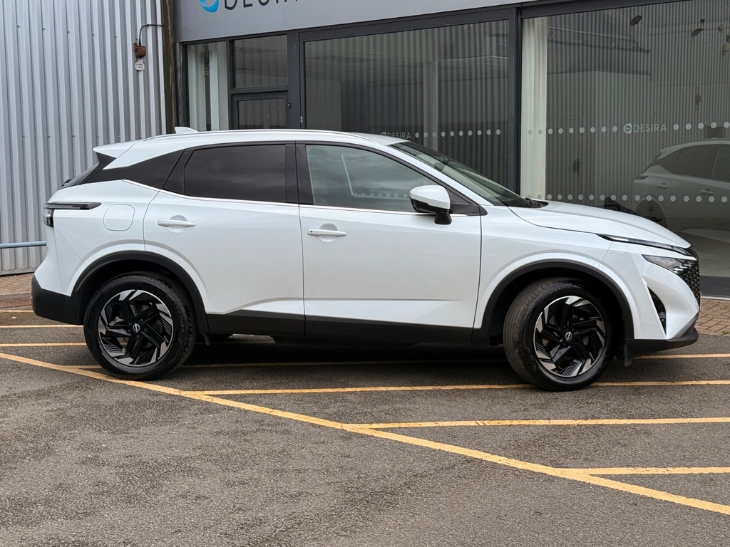 Nissan Qashqai 1.3 Dig-t Mh 158 N-connecta Xtronic WO25KKP White #2