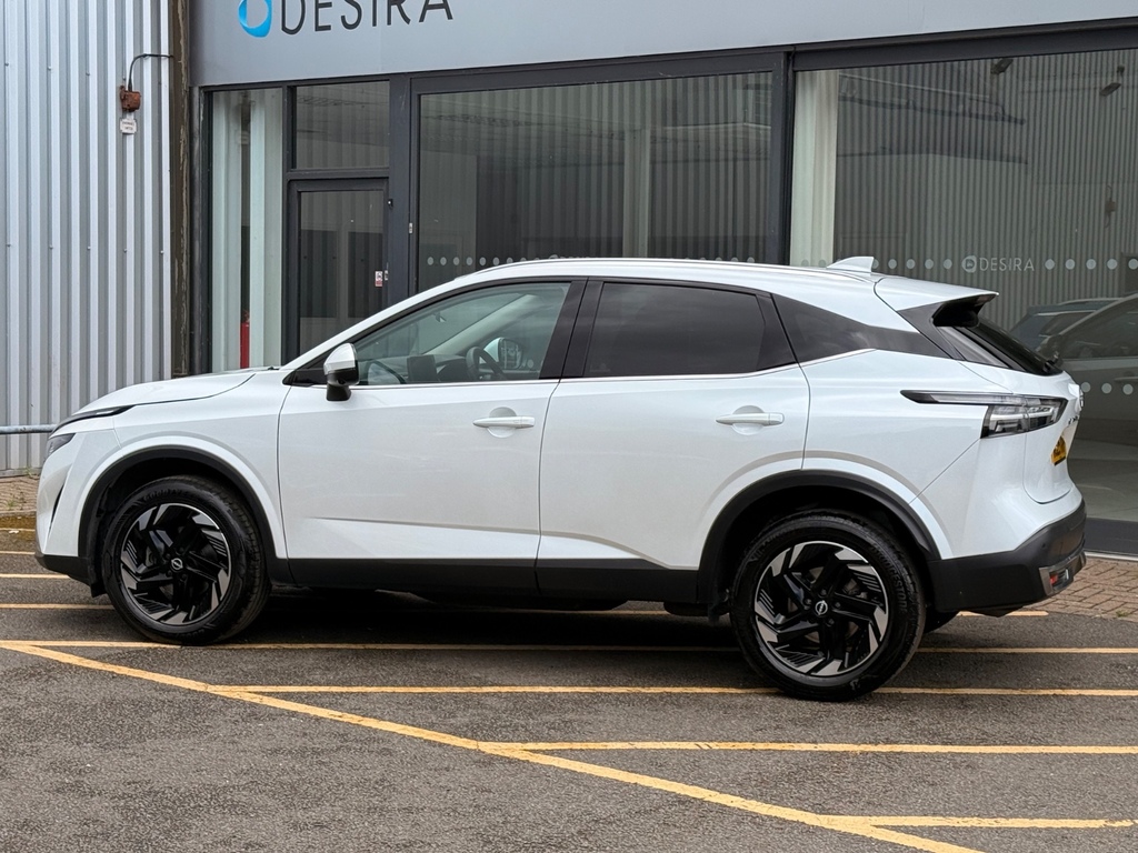 Nissan Qashqai 1.3 Dig-t Mh 158 N-connecta Xtronic WO25KKP White #4